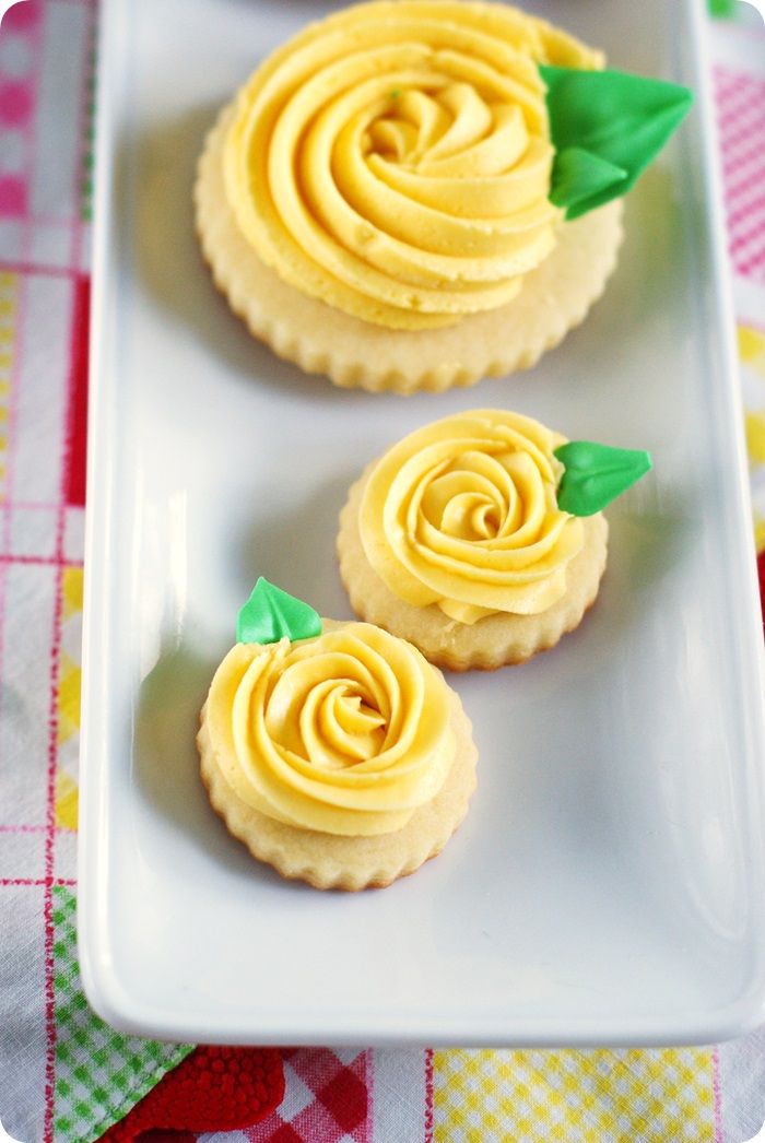 yellow rose cookies ::: bake at 350 blog