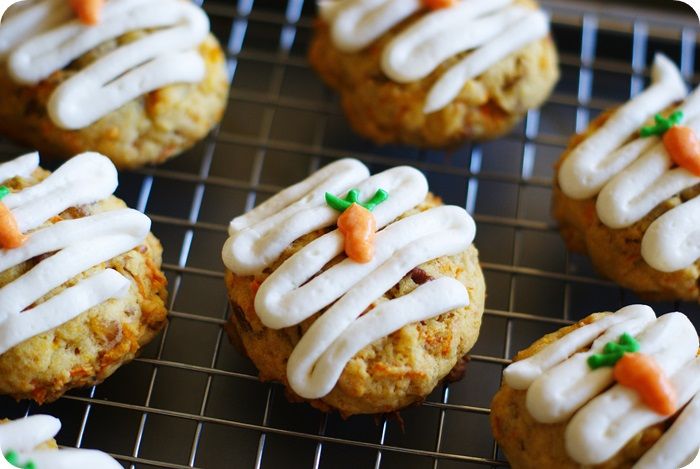 carrot cake cookies close photo carrotcakecookiesrackwithcarrots.jpg
