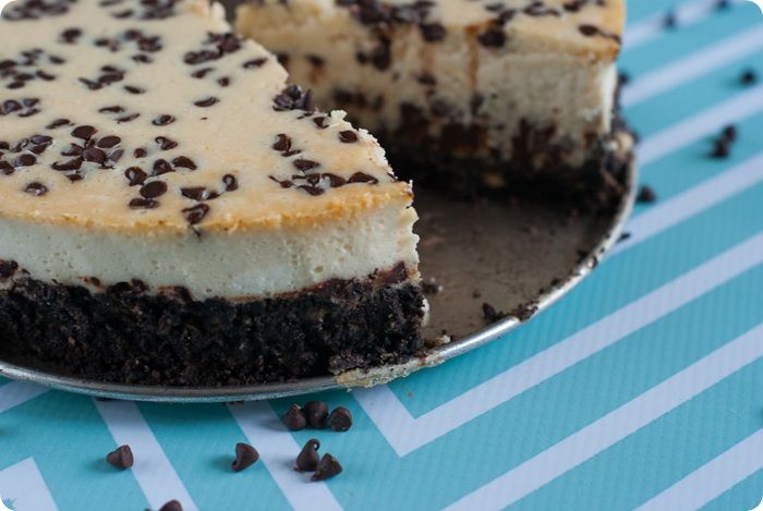 chocolate chip cheesecake with hot fudge sauce from @bakeat350