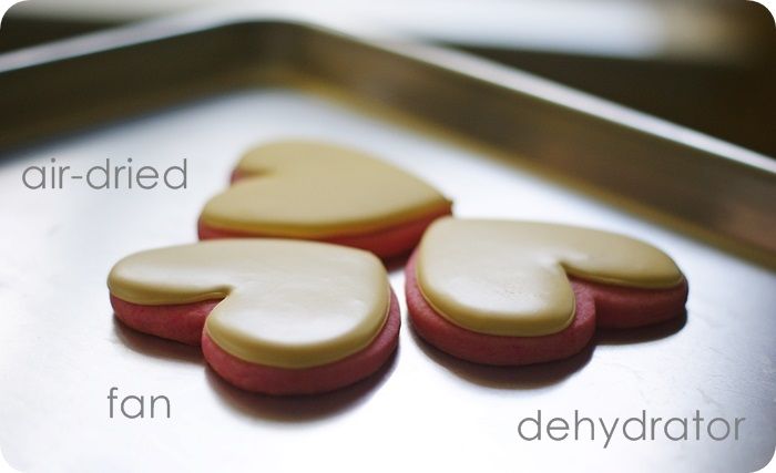 how to make royal icing on cookies SHINE...comparing 3 drying techniques :: bake at 350 blog 