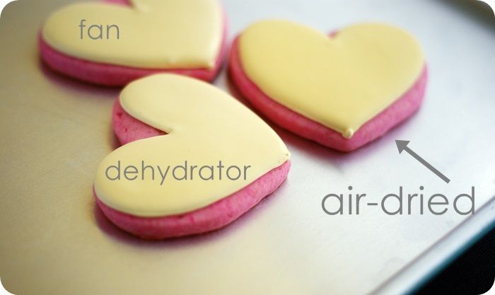 how to make royal icing on cookies SHINE...comparing 3 drying techniques :: bake at 350 blog