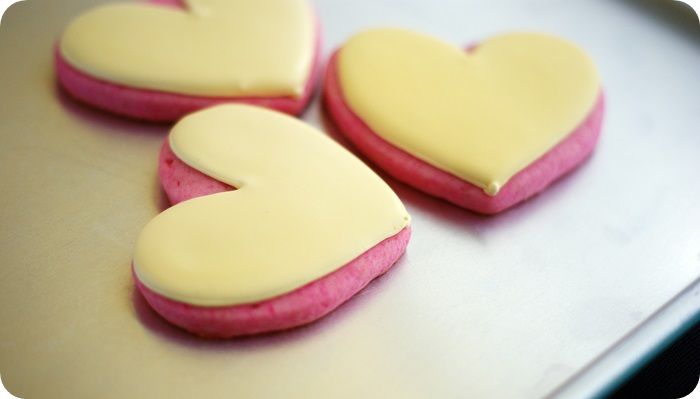 how to make royal icing on cookies SHINE...comparing 3 drying techniques :: bake at 350 blog 