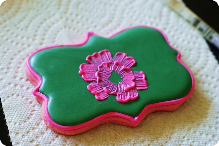 bright pink cookies for fall, tutorial :: bake at 350 blog