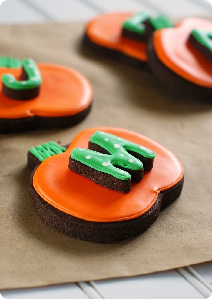 easy to re-create, monogrammed pumpkin cookies ::: full tutorial from bakeat350.blogspot.com