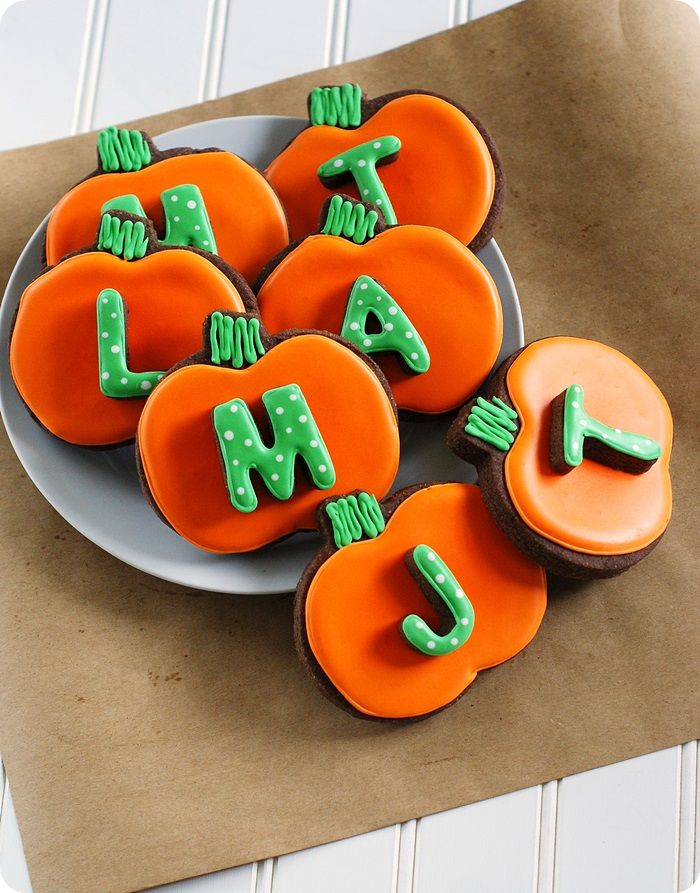 easy to re-create, monogrammed pumpkin cookies ::: full tutorial from bakeat350.blogspot.com