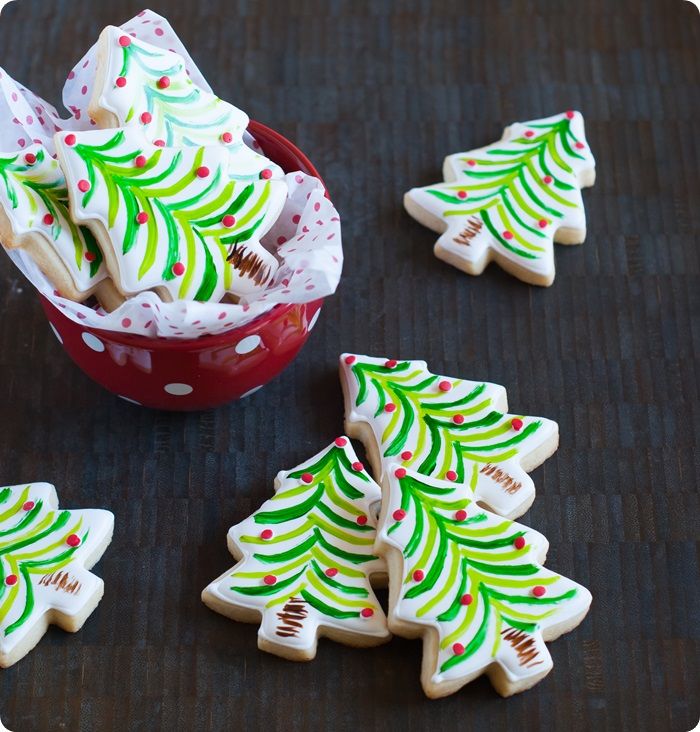 painted christmas tree cookies ...so easy and festive! from @bakeat350