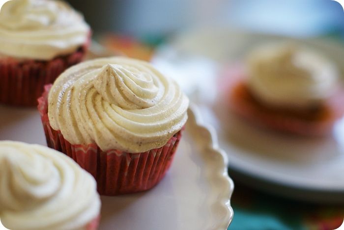 pumpkin cinnamon swirl cupcakes ::: if you make one batch of pumpkin cupcakes this season, make it this one. 