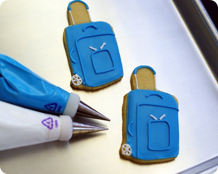rolling luggage cookies and tutorial ::: bake at 350 blog