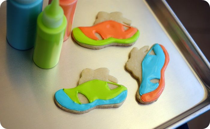 running shoe cookies tutorial ::: from bake at 350