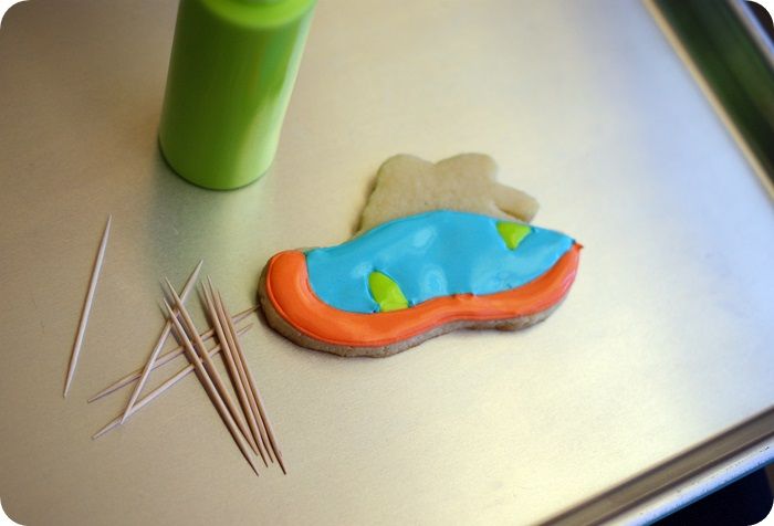 running shoe cookies tutorial ::: from bake at 350