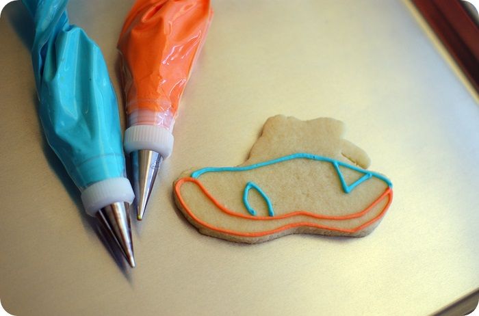 running shoe cookies tutorial ::: from bake at 350