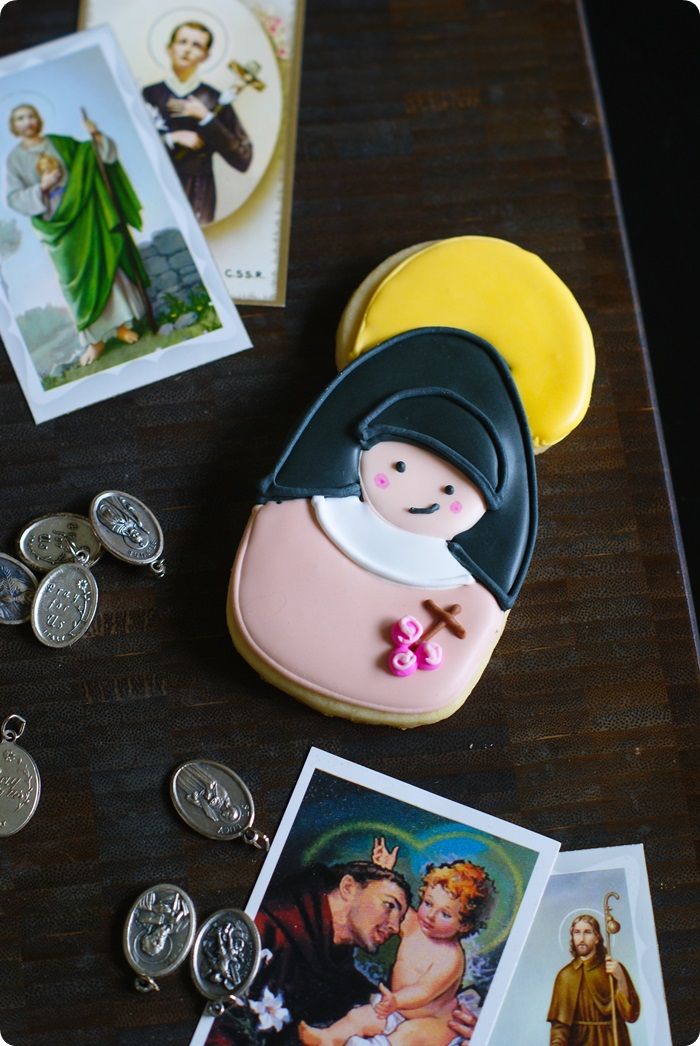 St.Therese of Lisieux cookie decorating tutorial...perfect for feast days, all saints' day, or to celebrate your favorite saint.