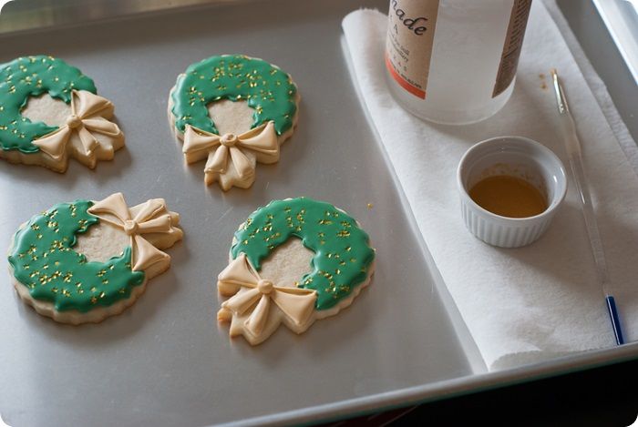 Gold-Adorned Christmas Wreath Cookies: Color Challenge