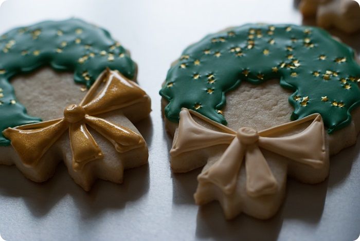 Gold-Adorned Christmas Wreath Cookies: Color Challenge