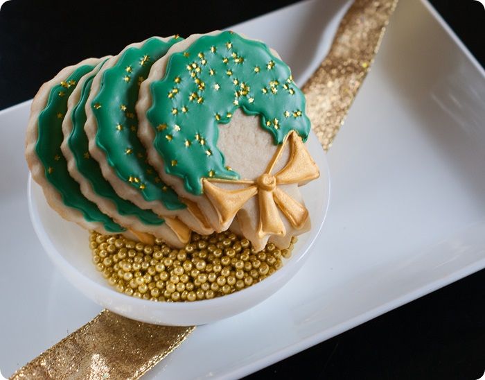 gold-adorned christmas wreath cookies