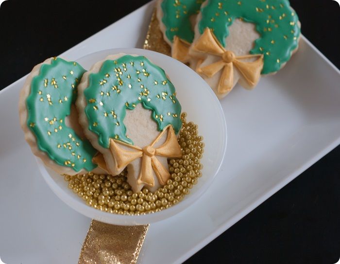 gold-adorned christmas wreath cookies