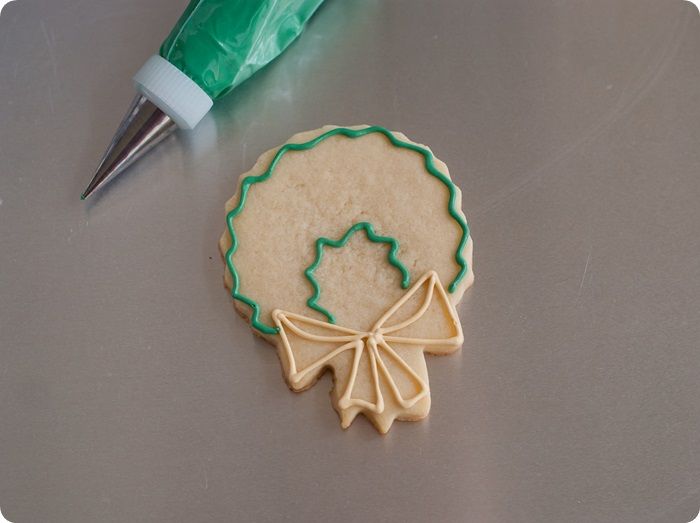 Gold-Adorned Christmas Wreath Cookies: Color Challenge