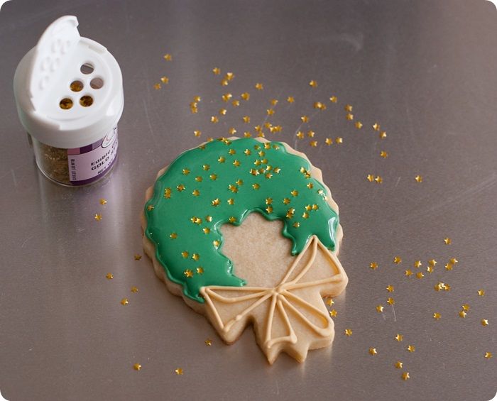 Gold-Adorned Christmas Wreath Cookies: Color Challenge