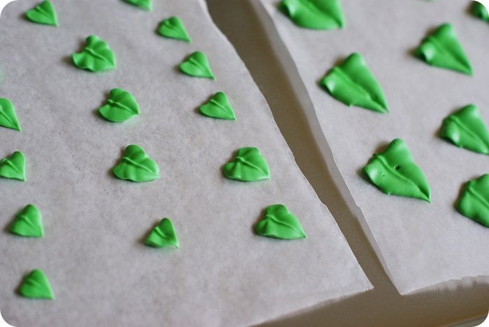 yellow rose cookies, how-to royal icing leaves ::: bake at 350 blog