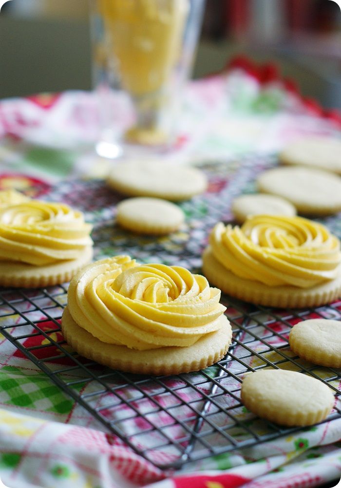 yellow rose cookies ::: bake at 350 blog