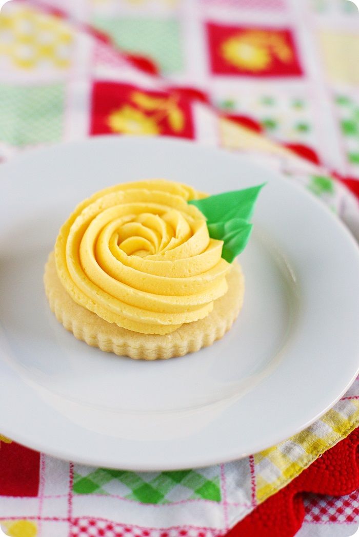 yellow rose cookies ::: bake at 350 blog