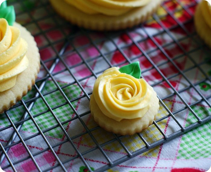 yellow rose cookies ::: bake at 350 blog