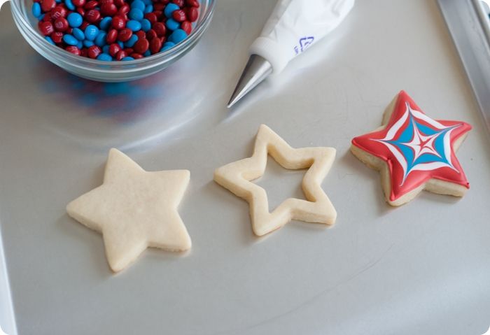 M&Ms Inside-Patriotic Star Cookies #4thofjuly #patriotic