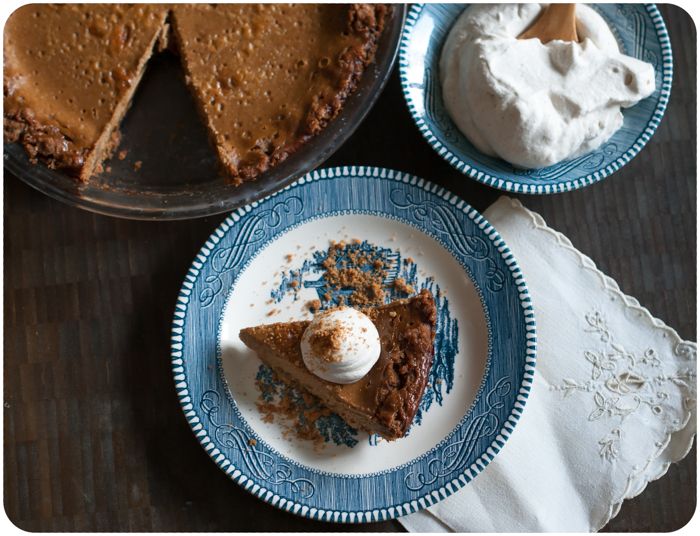 apple butter pie with cookie crust ... an easy pie recipe and a great alternative to pumkpin pie