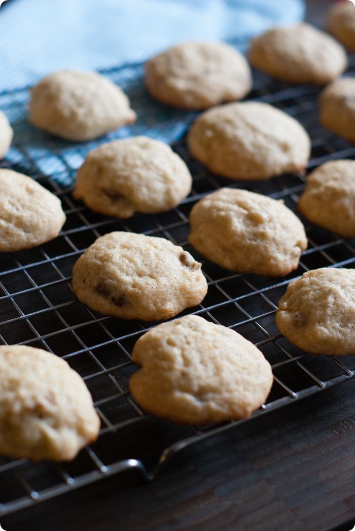 banana nut cookies ... perfect for dessert OR breakfast ... banana bread in cookie form!