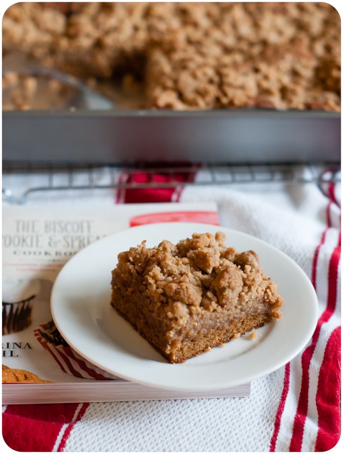 biscoff coffee cake with biscoff crumb topping