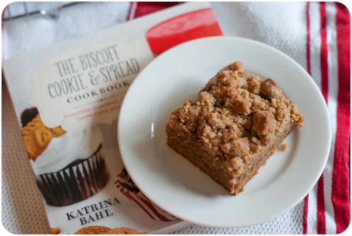 biscoff coffee cake with biscoff crumb topping