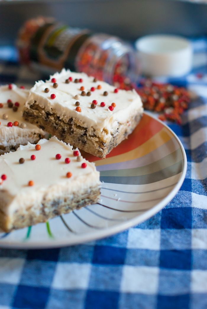 cake batter blondie bars | @bakeat350