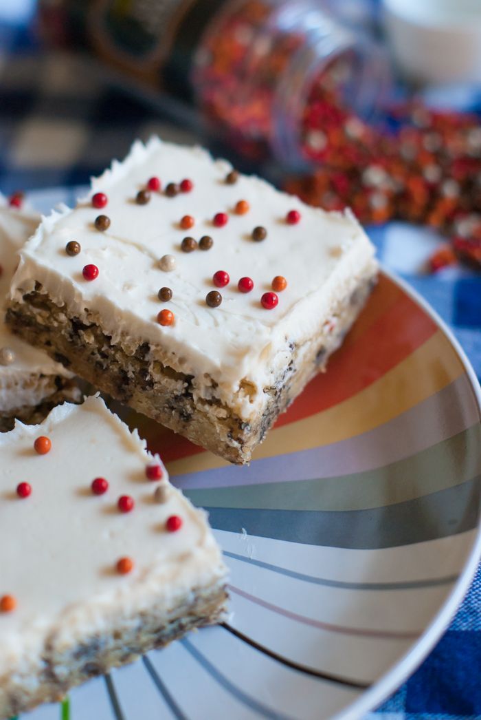 cake batter blondie bars | @bakeat350