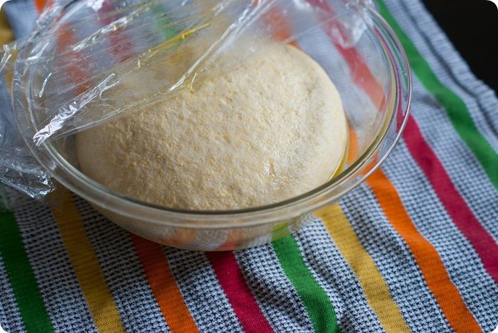 homemade cornmeal pizza crust