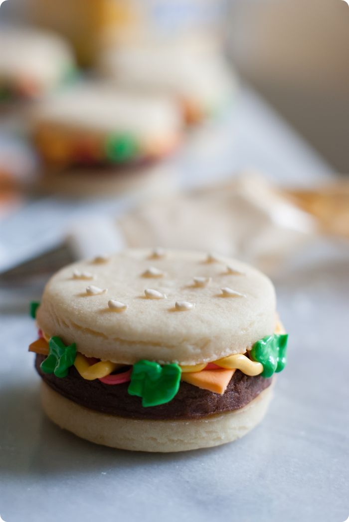 how to make stacked cheeseburger cookies ... so fun for a picnic or cookout dessert! 