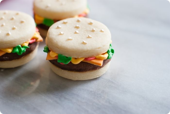 how to make stacked cheeseburger cookies ... so fun for a picnic or cookout dessert! 