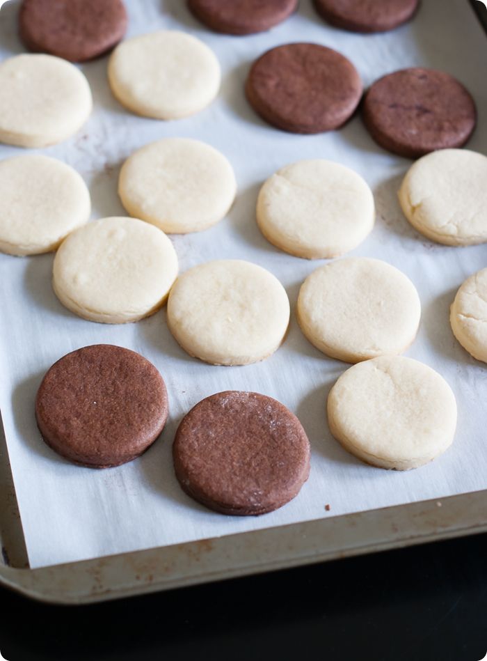 chocolate and vanilla cut-outs to make cheeseburger cookies