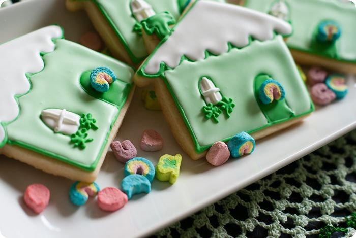 decorated cookies for St. Patrick's Day: leprechaun cottages! 