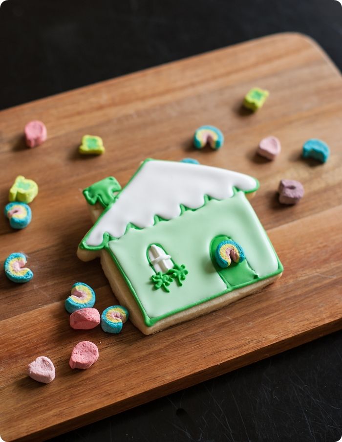 decorated cookies for St. Patrick's Day: leprechaun cottages! 