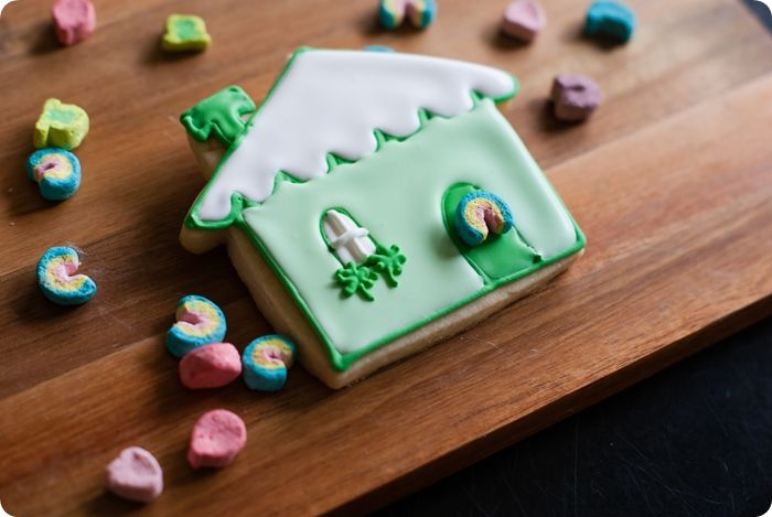 decorated cookies for St. Patrick's Day: leprechaun cottages! 