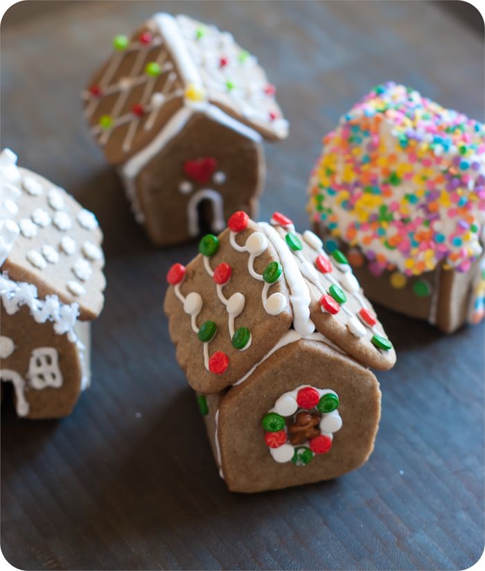 mini gingerbread houses (made with ONE cookie cutter)