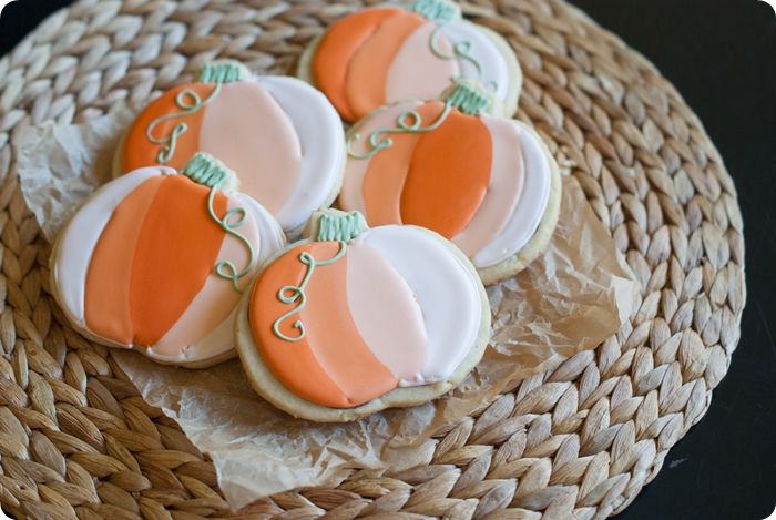 ombre pumpkin cookies from @bakeat350