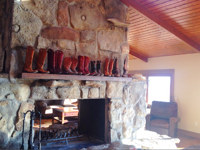 THE Lodge mantle (with boots!) ♥