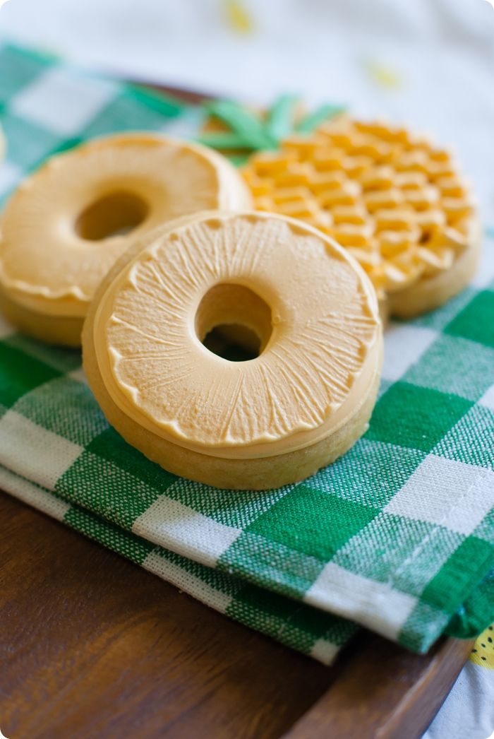 pineapple cookies, 3 ways ::: tutorial for making each from @bakeat350