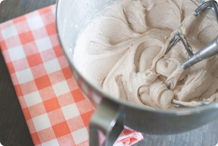 easy and oh-so-delicious: cinnamon sugar frosting