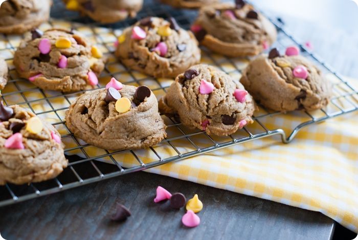 springtime peanut butter chocolate chip cookies ... soft, puffy cookies to celebrate SPRING!