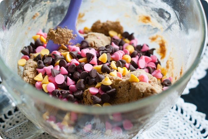 springtime peanut butter chocolate chip cookies ... soft, puffy cookies to celebrate SPRING!