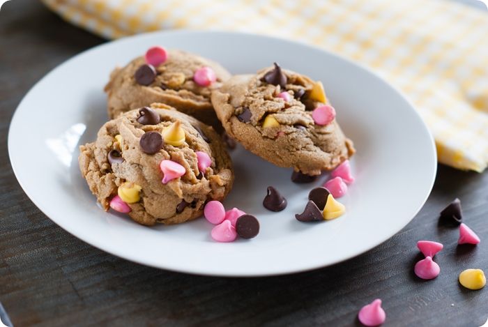 springtime peanut butter chocolate chip cookies ... soft, puffy cookies to celebrate SPRING!