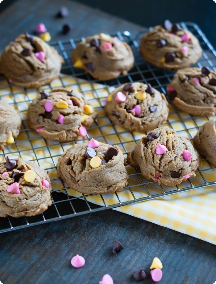 springtime peanut butter chocolate chip cookies ... soft, puffy cookies to celebrate SPRING!