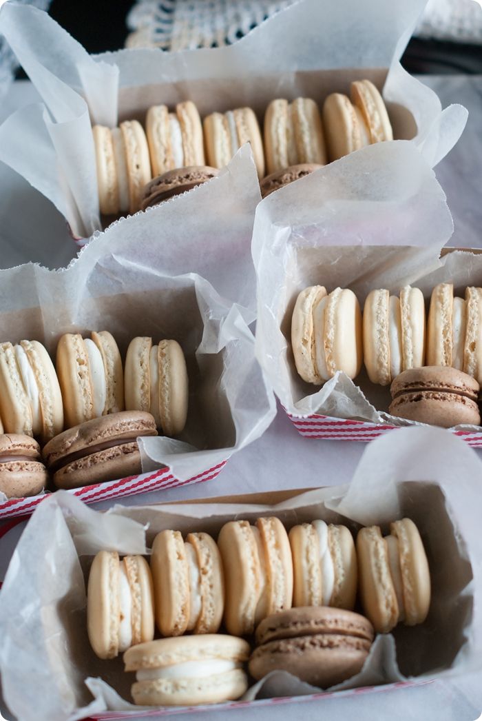 vanilla bean almond macarons from @bakeat350